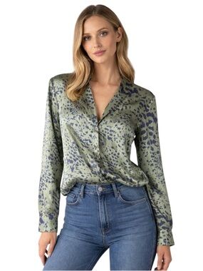 Babaton Power Blouse Animal Print Green Size Medium Aritzia